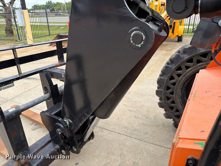 image for item FT6188 2014 JLG 8042 telehandler
