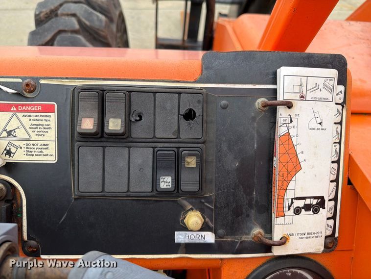 image for item FT6188 2014 JLG 8042 telehandler