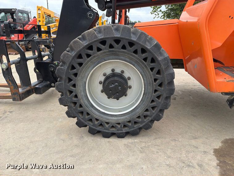 image for item FT6188 2014 JLG 8042 telehandler
