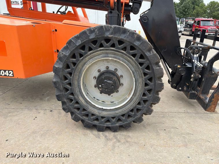 image for item FT6188 2014 JLG 8042 telehandler