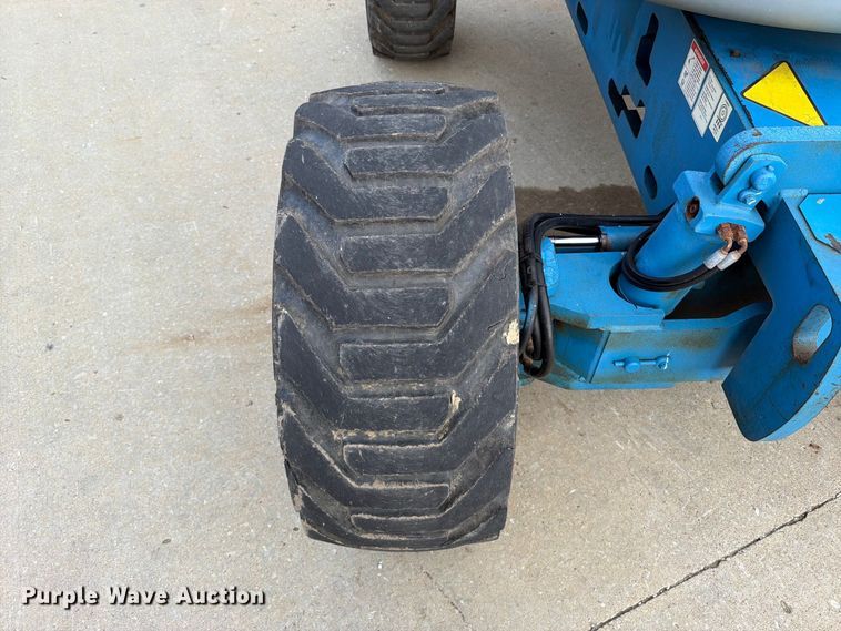 image for item FT6193 2011 Genie A-45/25J boom lift