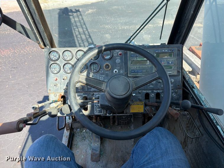 image for item FT6201 Link-Belt RTC-8050 crane