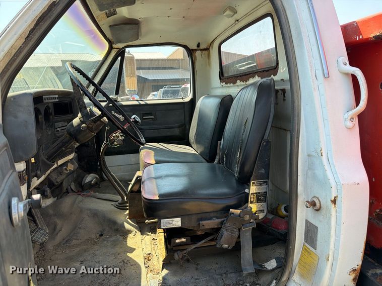 image for item FT6215 1986 Chevrolet C7 reel truck