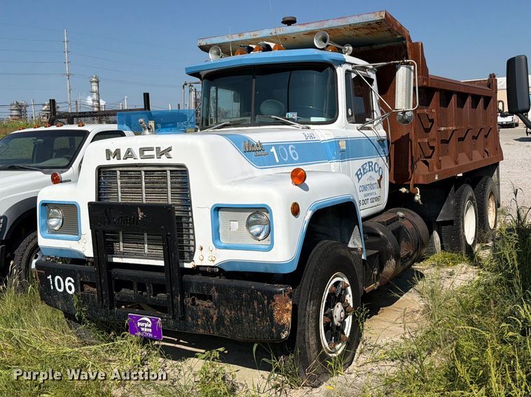 image for item FT6216 1989 Mack R690ST dump truck