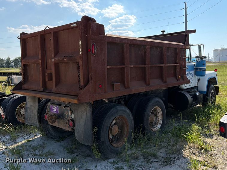 image for item FT6216 1989 Mack R690ST dump truck
