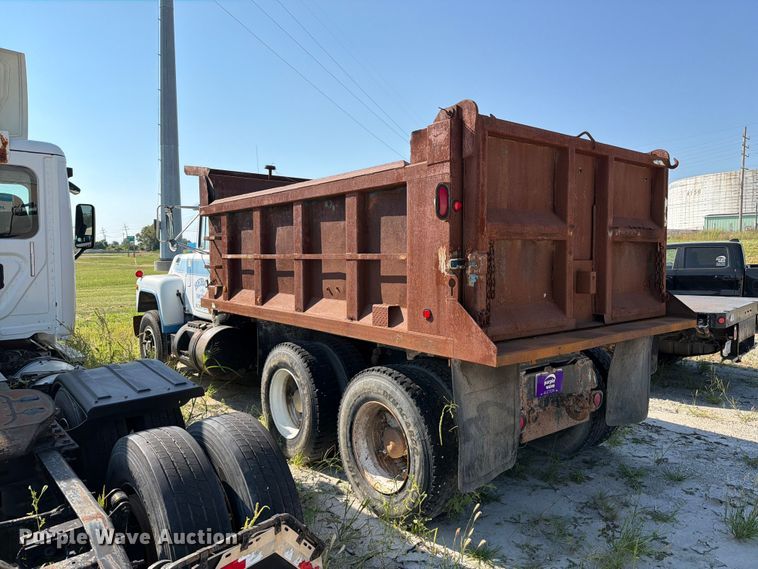 image for item FT6216 1989 Mack R690ST dump truck