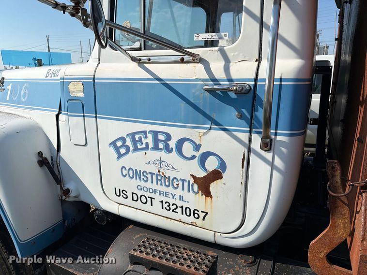 image for item FT6216 1989 Mack R690ST dump truck