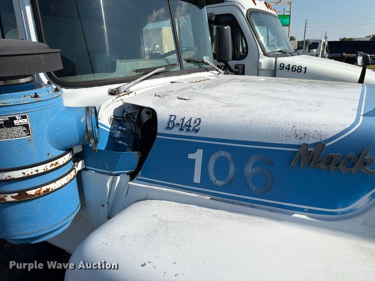 image for item FT6216 1989 Mack R690ST dump truck