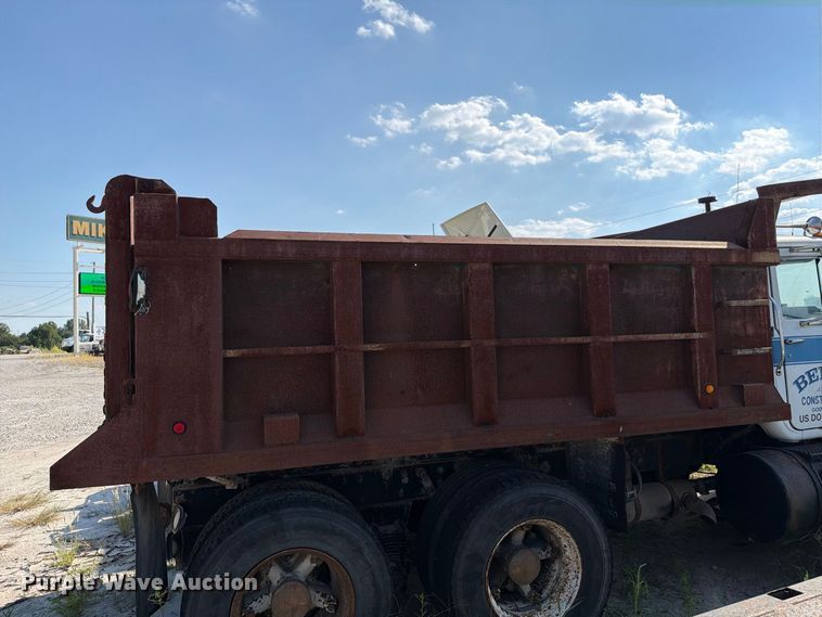 image for item FT6216 1989 Mack R690ST dump truck