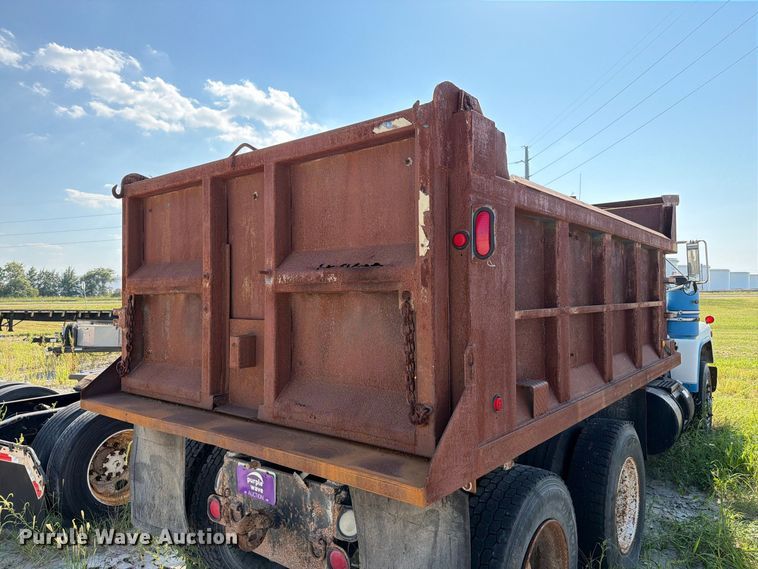image for item FT6216 1989 Mack R690ST dump truck