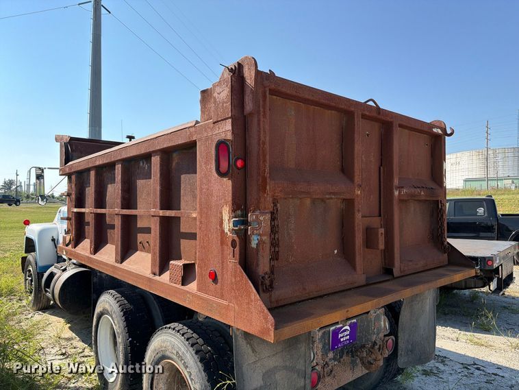 image for item FT6216 1989 Mack R690ST dump truck
