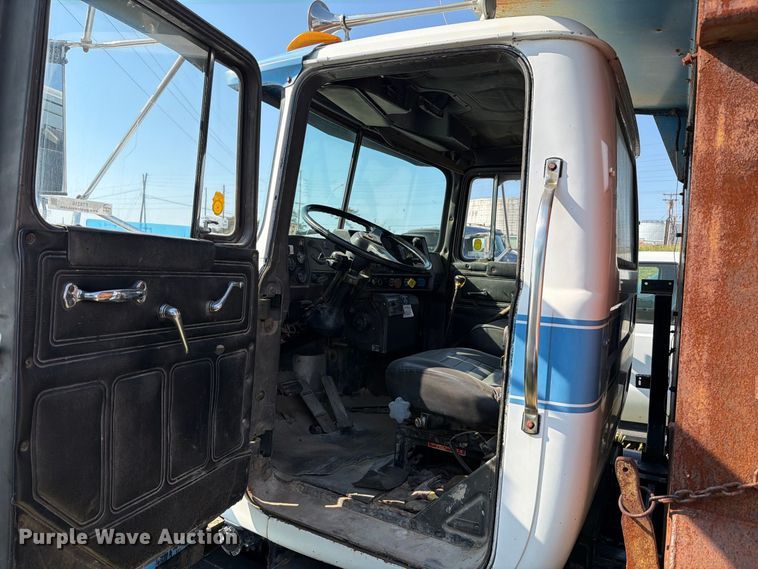 image for item FT6216 1989 Mack R690ST dump truck