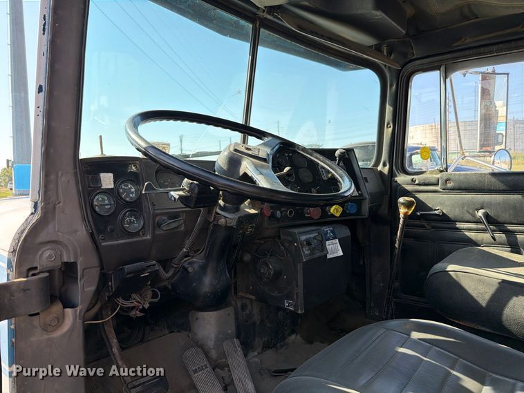 image for item FT6216 1989 Mack R690ST dump truck