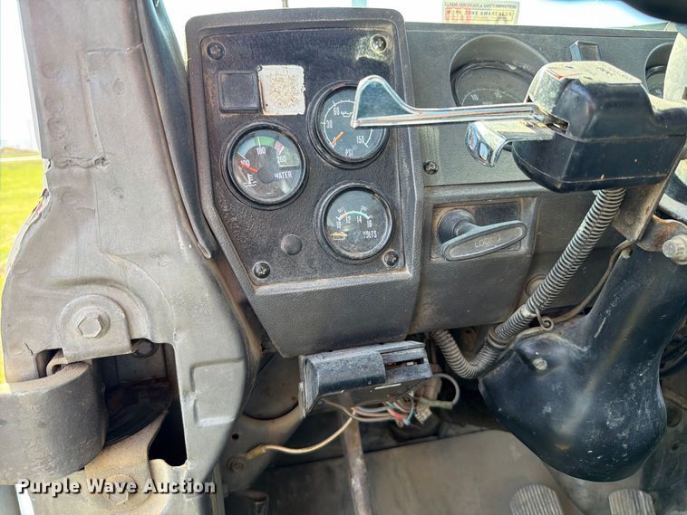 image for item FT6216 1989 Mack R690ST dump truck