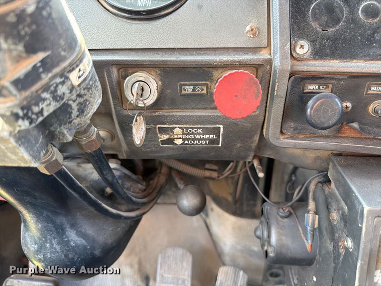 image for item FT6216 1989 Mack R690ST dump truck