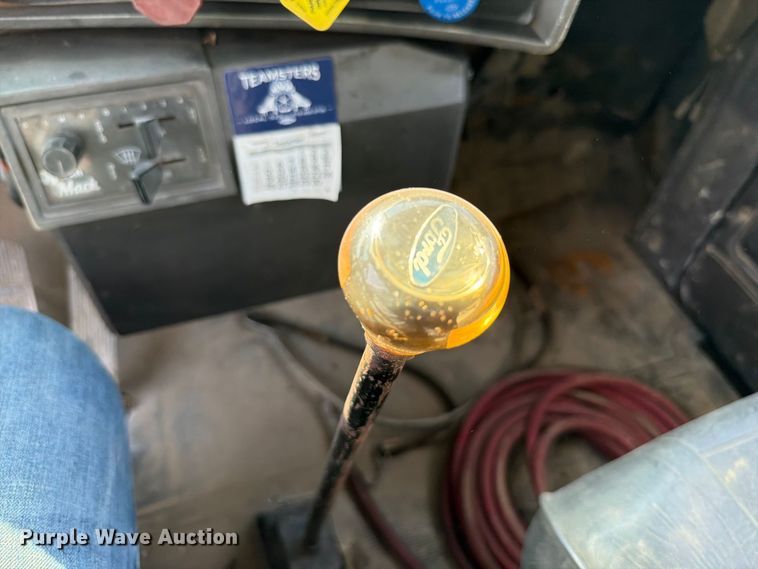image for item FT6216 1989 Mack R690ST dump truck