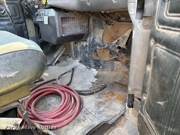 image for item FT6216 1989 Mack R690ST dump truck