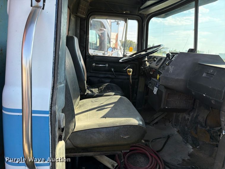 image for item FT6216 1989 Mack R690ST dump truck