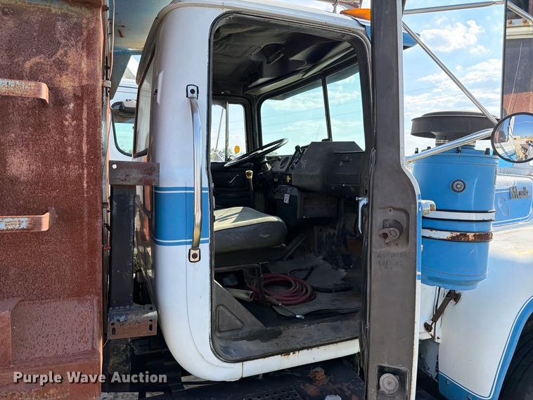 image for item FT6216 1989 Mack R690ST dump truck