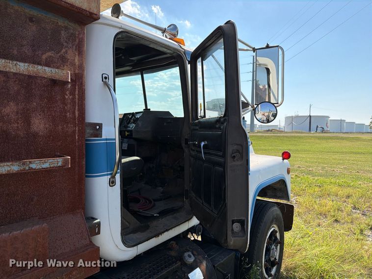 image for item FT6216 1989 Mack R690ST dump truck