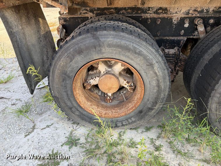 image for item FT6216 1989 Mack R690ST dump truck