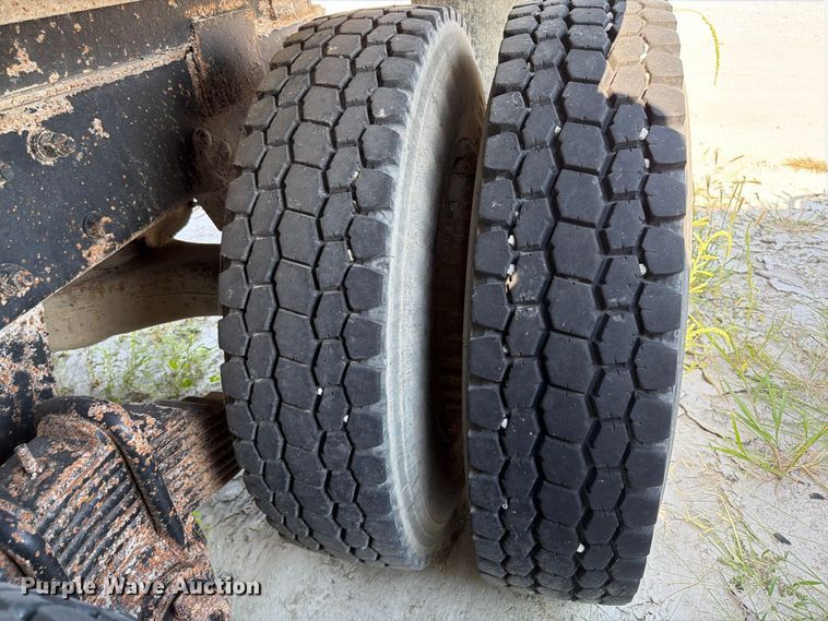image for item FT6216 1989 Mack R690ST dump truck