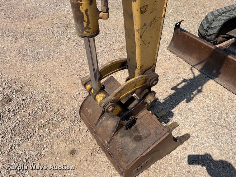 image for item FT6673 2008 Komatsu PC35MR-2 mini excavator