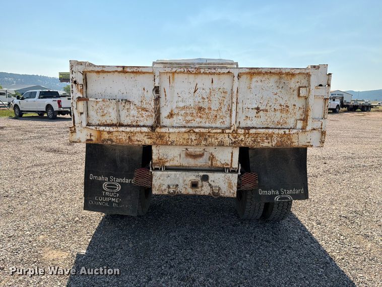 image for item FT6675 1993 Freightliner FL70 dump truck