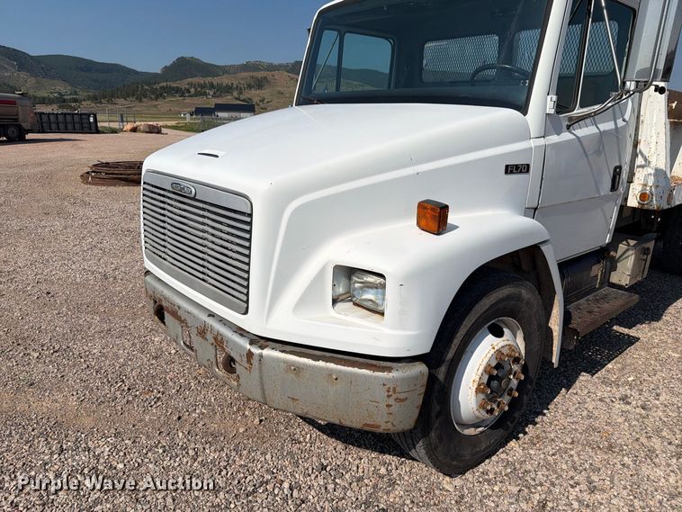image for item FT6675 1993 Freightliner FL70 dump truck