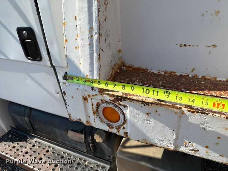 image for item FT6675 1993 Freightliner FL70 dump truck