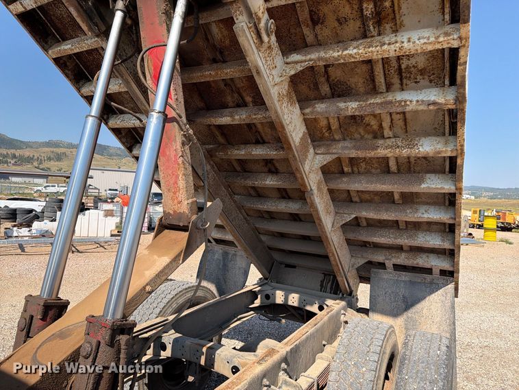image for item FT6675 1993 Freightliner FL70 dump truck