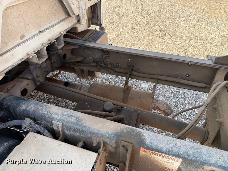image for item FT6675 1993 Freightliner FL70 dump truck