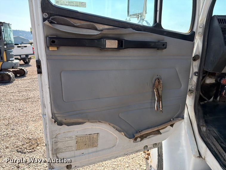 image for item FT6675 1993 Freightliner FL70 dump truck