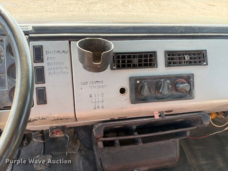 image for item FT6675 1993 Freightliner FL70 dump truck