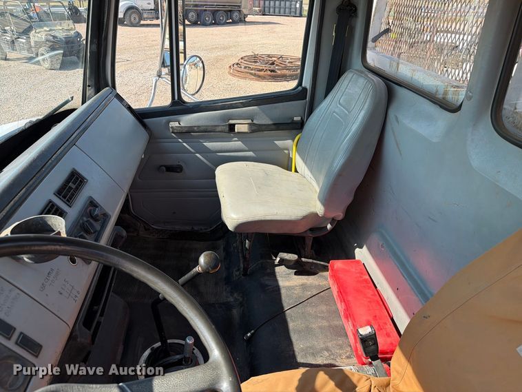 image for item FT6675 1993 Freightliner FL70 dump truck