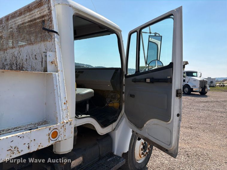 image for item FT6675 1993 Freightliner FL70 dump truck