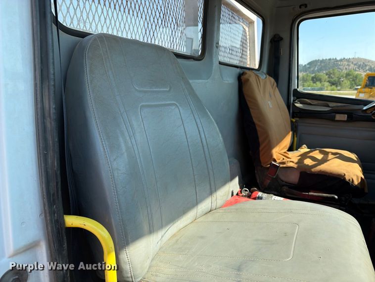 image for item FT6675 1993 Freightliner FL70 dump truck