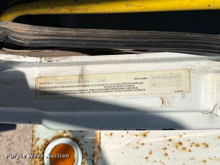 image for item FT6675 1993 Freightliner FL70 dump truck