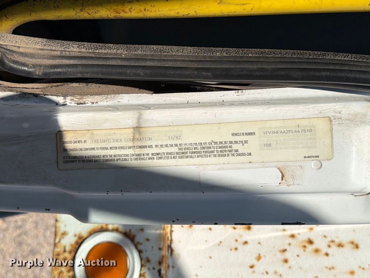image for item FT6675 1993 Freightliner FL70 dump truck