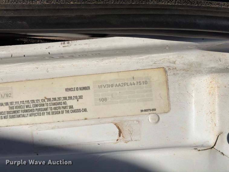 image for item FT6675 1993 Freightliner FL70 dump truck