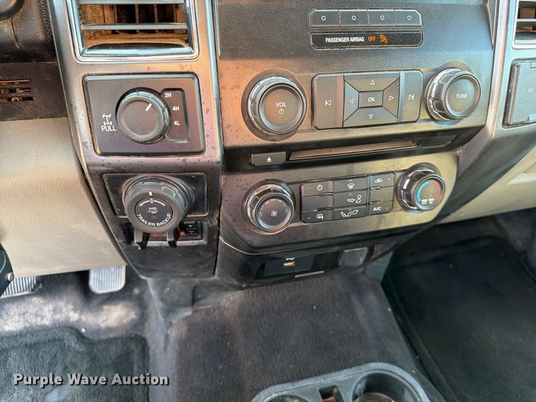 image for item FT6676 2017 Ford F150 Crew Cab pickup truck