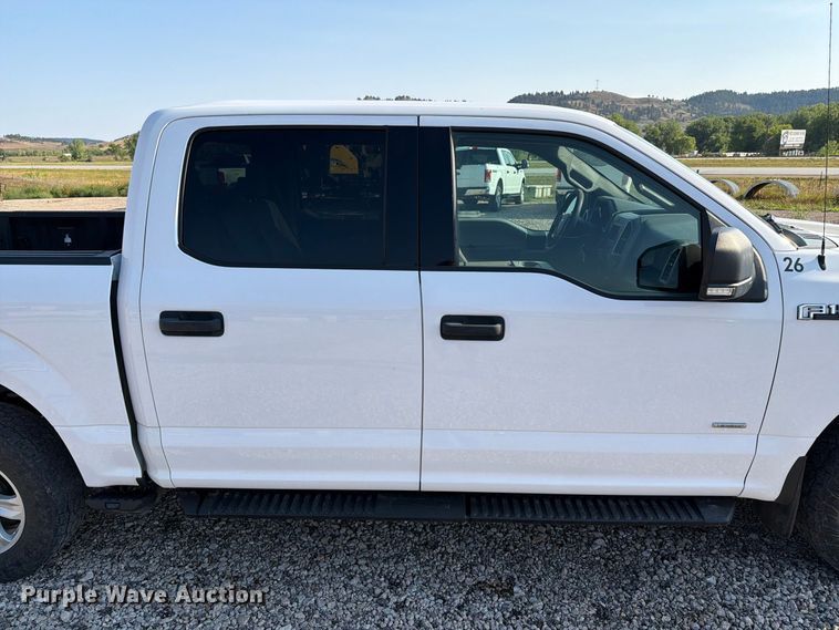 image for item FT6676 2017 Ford F150 Crew Cab pickup truck