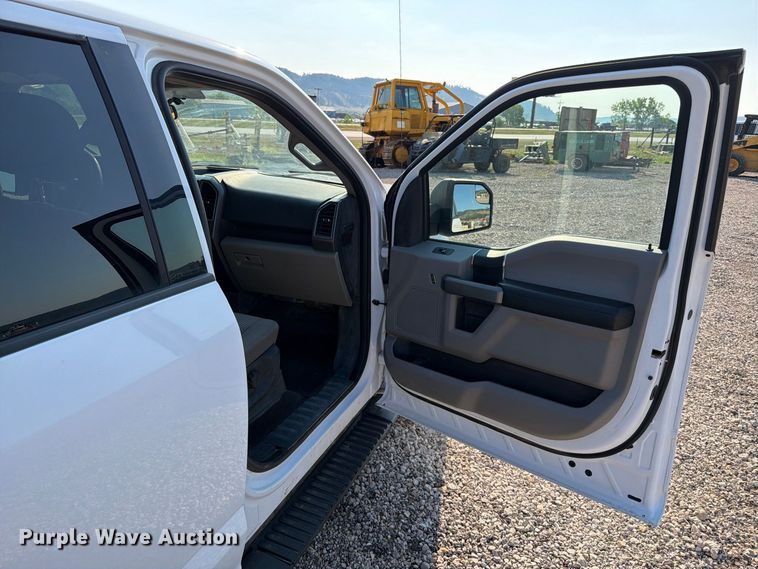 image for item FT6676 2017 Ford F150 Crew Cab pickup truck