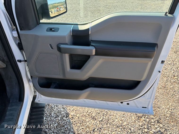 image for item FT6676 2017 Ford F150 Crew Cab pickup truck