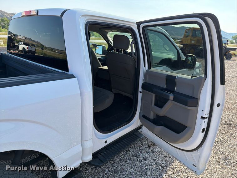 image for item FT6676 2017 Ford F150 Crew Cab pickup truck