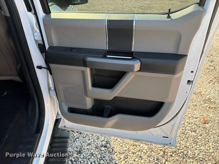 image for item FT6676 2017 Ford F150 Crew Cab pickup truck