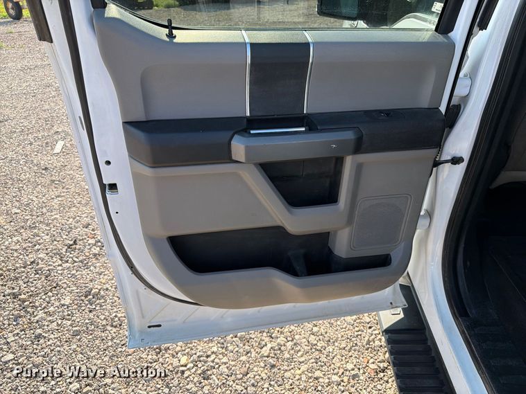 image for item FT6676 2017 Ford F150 Crew Cab pickup truck