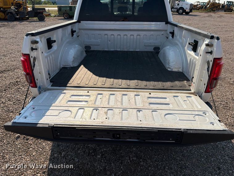 image for item FT6677 2016 Ford F150 Crew Cab pickup truck