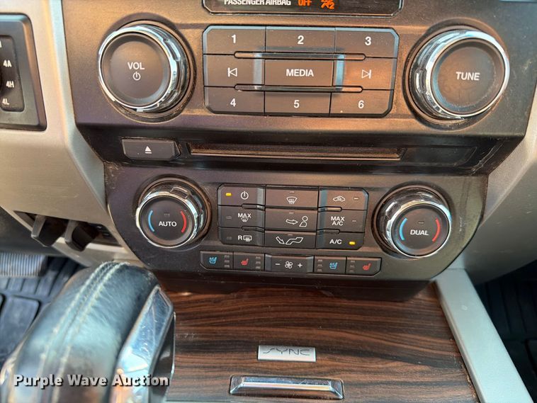 image for item FT6677 2016 Ford F150 Crew Cab pickup truck