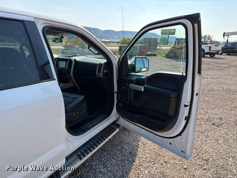 image for item FT6677 2016 Ford F150 Crew Cab pickup truck